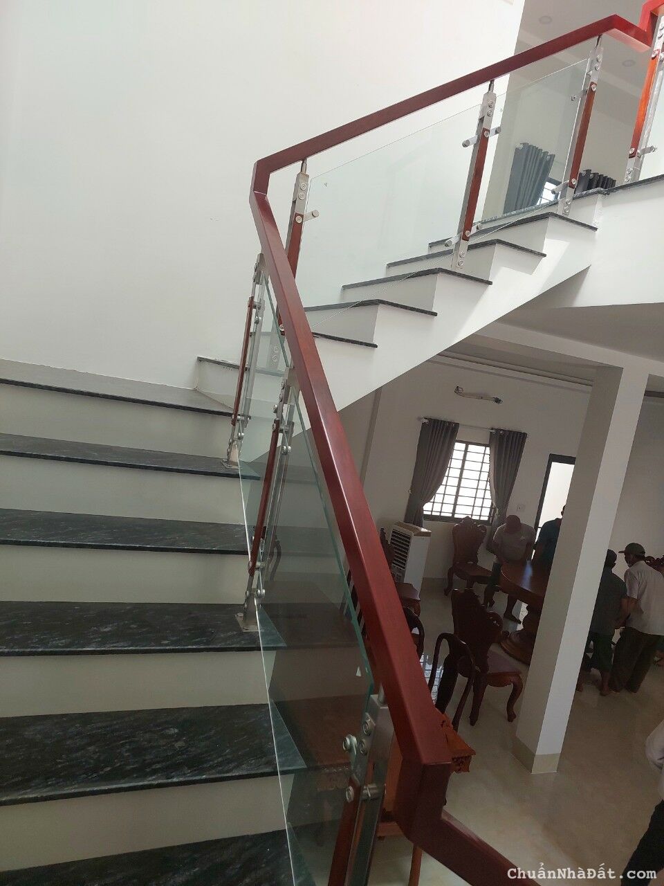 Bán nhà 1 trệt 1 lầu mặt tiền QL1A thuận tiện kinh doanh mua bán