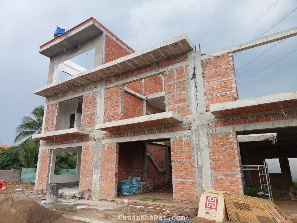 Bán nhà 1 trệt 1 lầu mặt tiền chợ Tân Hiệp,sổ hồng sẵn