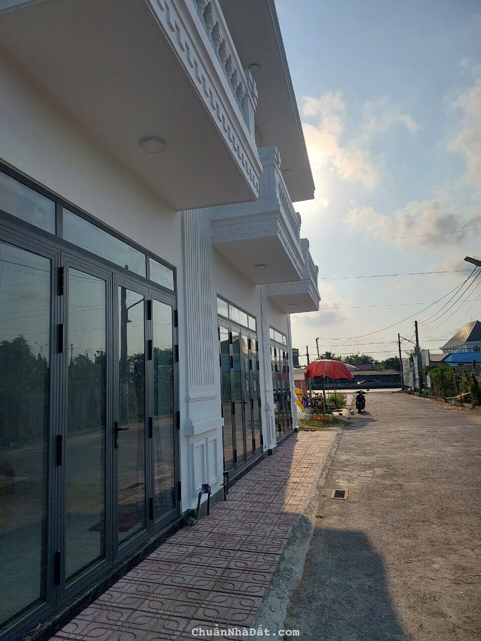 Bán nhà 1 trệt 1 lầu mặt tiền chợ Tân Hiệp,sổ hồng sẵn