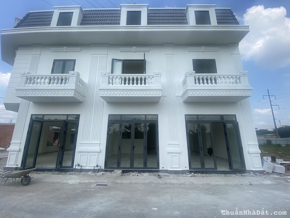 BÁN SHOPHOUSE KINH DOANH 1 TRỆT 1 LẦU MẶT TIỀN QL1A