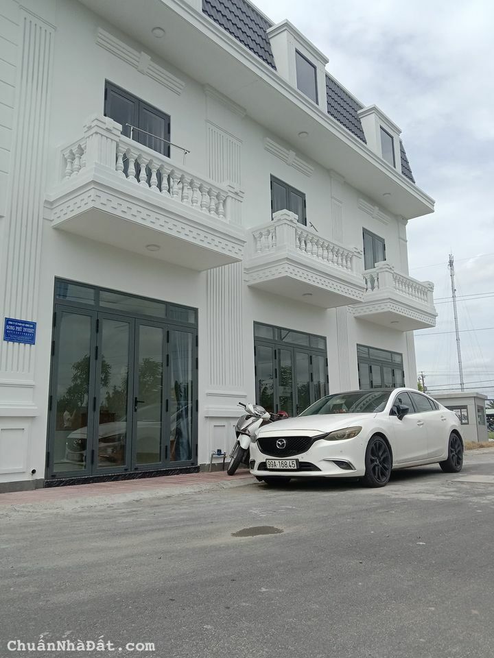 Nhà 1 trệt 1 lầu mới xây 100%,Sổ hồng riêng tại Thị trấn Tân Hiệp