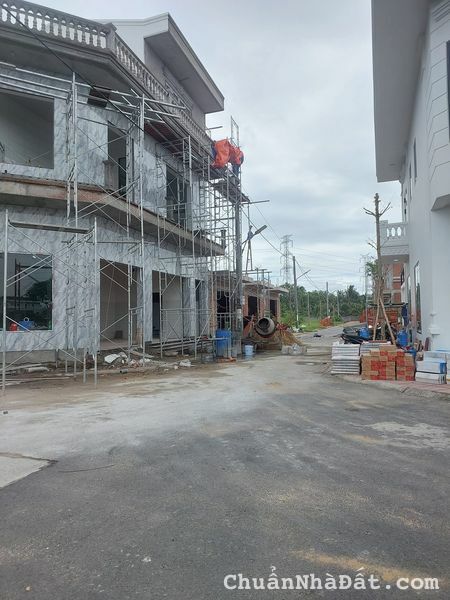 Nhà 1 trệt 1 lầu mới xây 100%,Sổ hồng riêng tại Thị trấn Tân Hiệp