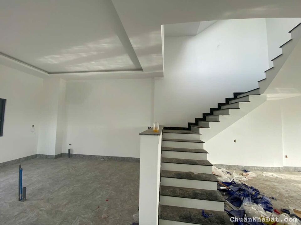 Nhà 1 trệt 1 lầu mới xây ngay thị trấn Tân Hiệp