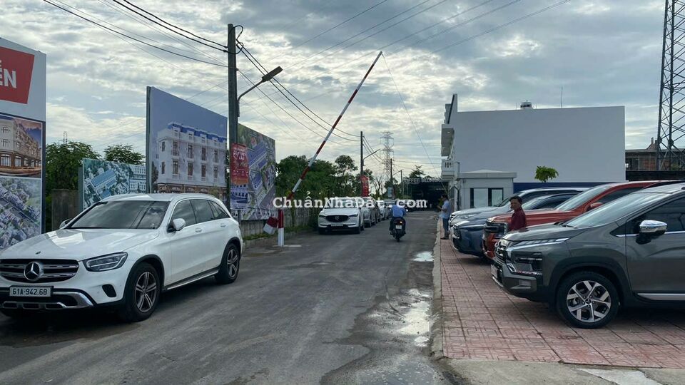 Nhà 1 trệt 1 lầu mới xây ngay thị trấn Tân Hiệp