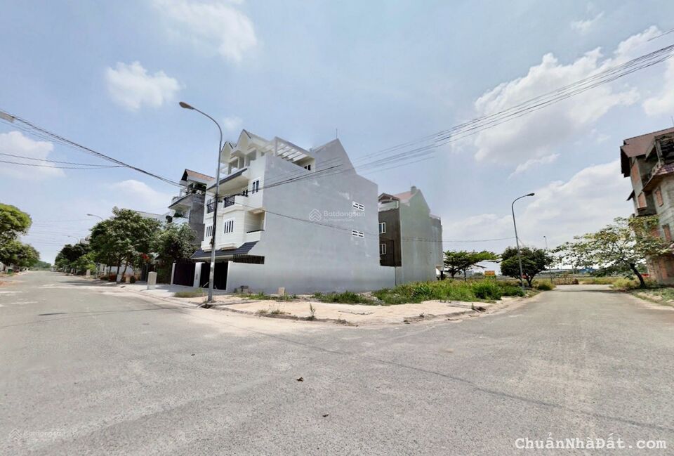 Chính chủ cần tiền bán gấp lô 55m2 sổ riêng giá 1tỷ350 đường Chiến Khu gần chợ Cầu Đồng