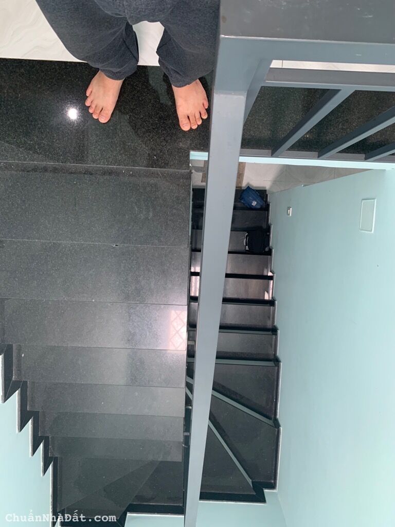 BÁN NHÀ CƯ XÁ KIẾN THIẾT HẺM XE HƠI GẦN MẶT TIỀN NGAY VINCOM QUẬN 9. NHỈNH 5 TỶ 