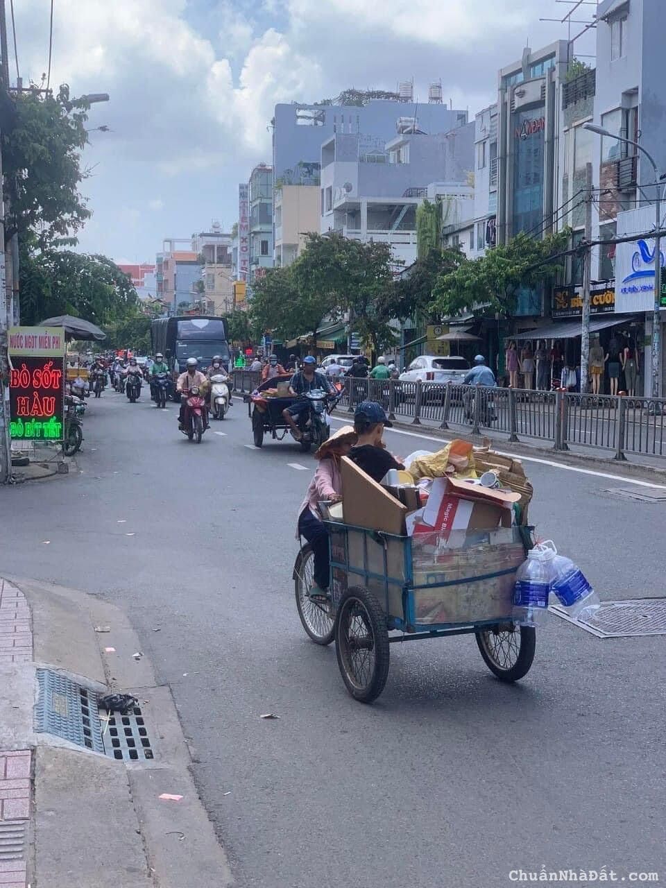 Bán gấp mặt tiền Bà Hom, quận 6, giá rẻ 11 tỷ, 4x26m, 3 lầu