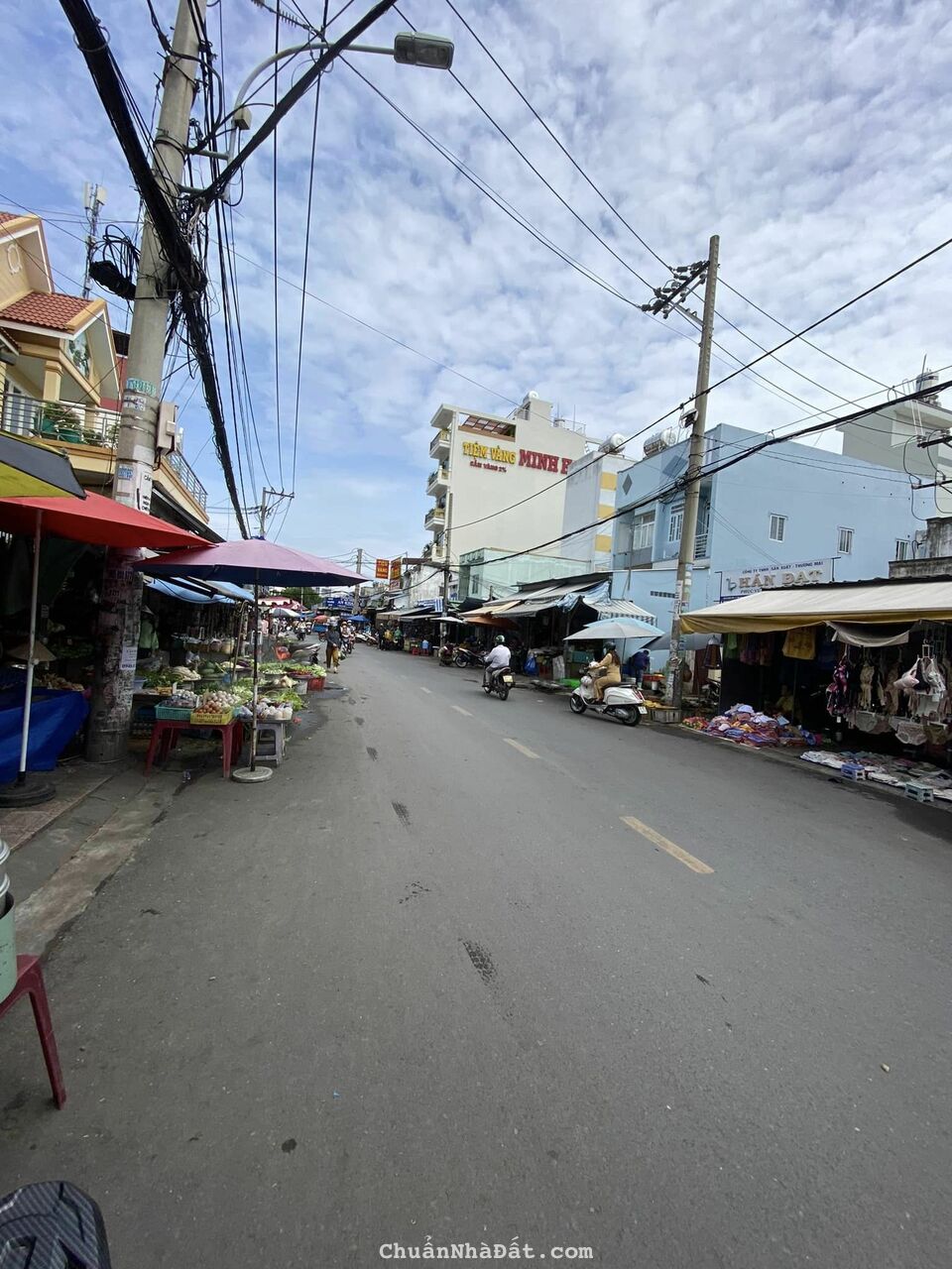 Cần bán nhà ngay chợ Lê Đình Cẩn, Bình Tân, 5.25x24m, 11.8 tỷ, gần Tên Lửa Cần bán nhà ngay chợ Lê Đình Cẩn, Bình Tân, 5.25x24m, 11.8 tỷ, gần Tên Lửa