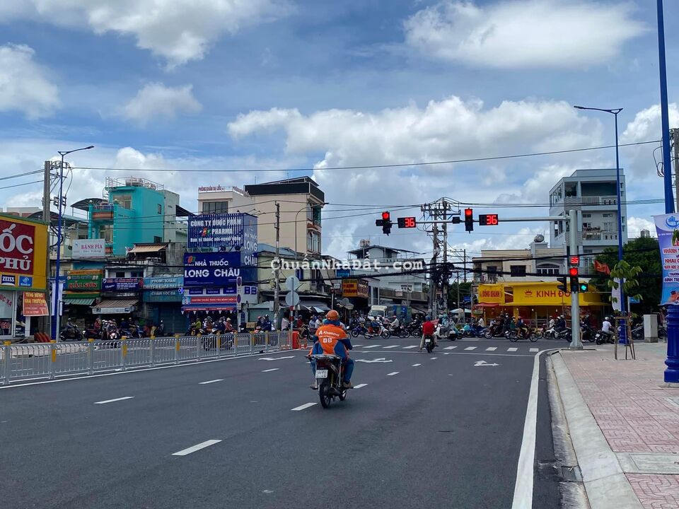 Bán gấp nhà mặt tiền Tỉnh Lộ 10, gần Tên Lửa, 10.8 tỷ, 4x28m Bán gấp nhà mặt tiền Tỉnh Lộ 10, gần Tên Lửa, 10.8 tỷ, 4x28m