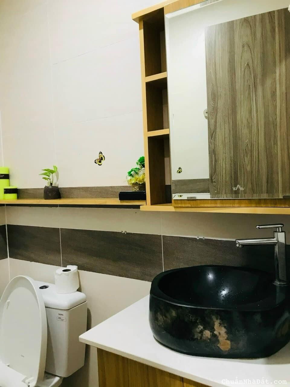 Chú Năm bán nhà 30m2 Bùi Đình Tuý P24 Bình Thạnh. Mua về cho thuê được luôn 10 triệu/tháng