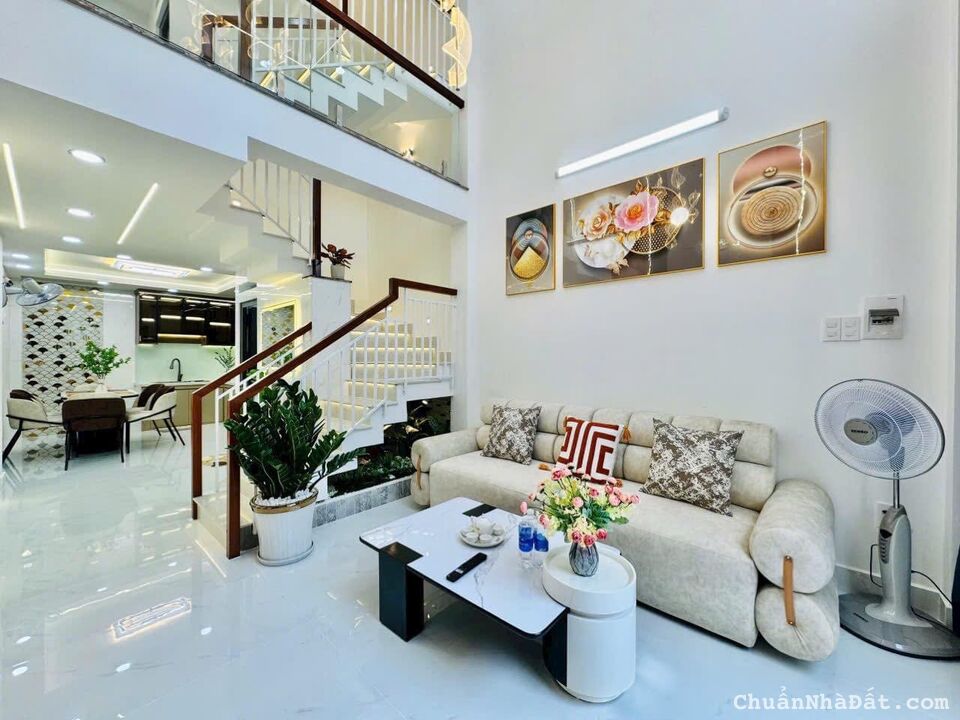 Nhà Thủ Đức 2tỷ250 triệu - đường Lê Văn Việt, Long Thạnh Mỹ, Q9 66m2 cho thuê 10 triệu/tháng