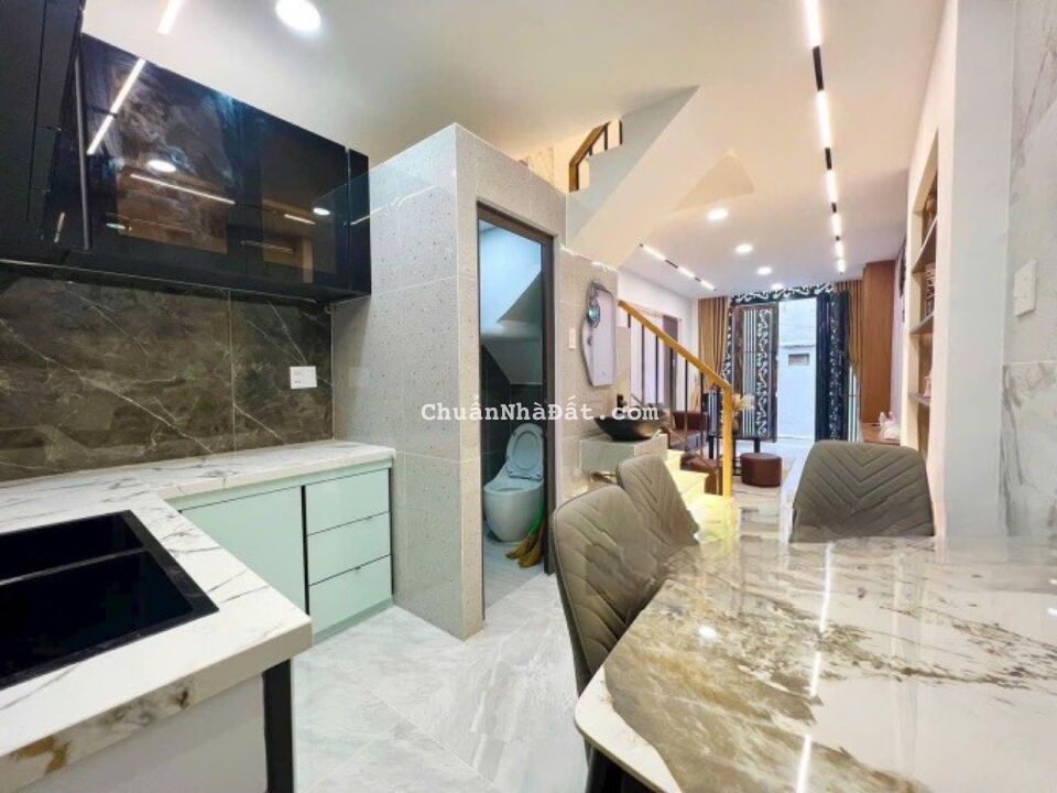 Vỡ nợ bán nhà 60m2 2 tỷ 350 Nguyễn Văn Quá Đông Hưng Thuận Q12 có sổ. Vỡ nợ bán nhà 60m2 2 tỷ 350 Nguyễn Văn Quá Đông Hưng Thuận Q12 có sổ.