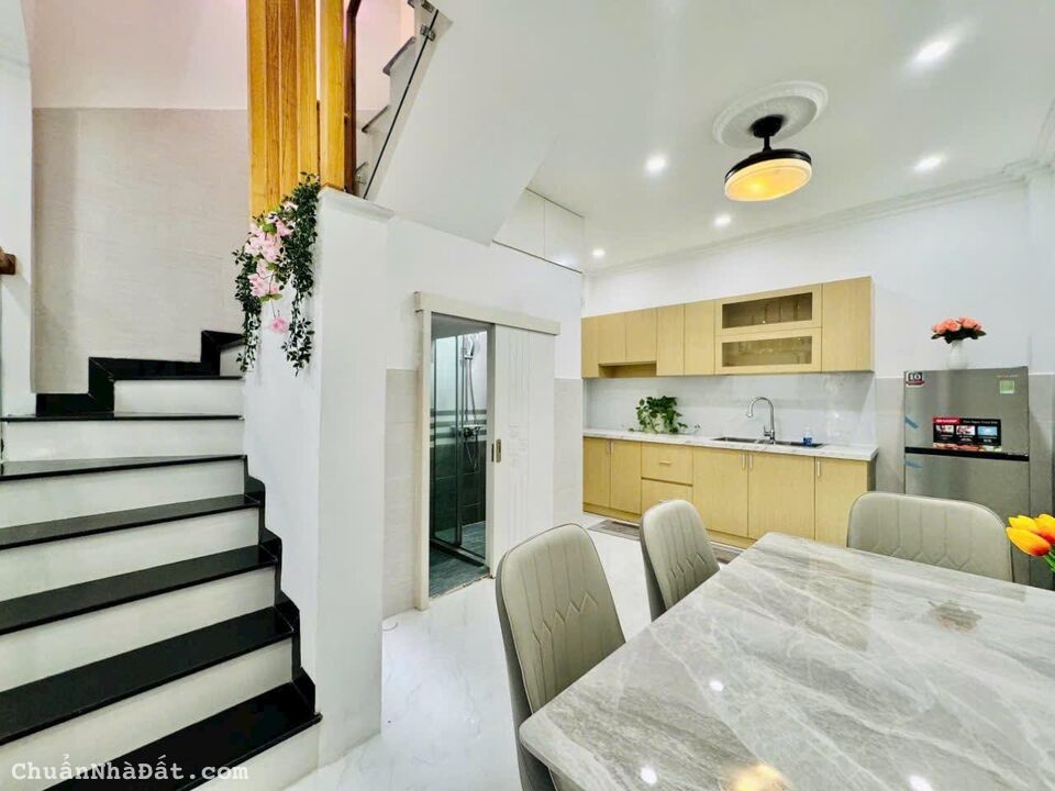 Nhà 64m2 2 tỷ 550 Phạm Văn Bạch P12 Gò Vấp, sổ hồng riêng.