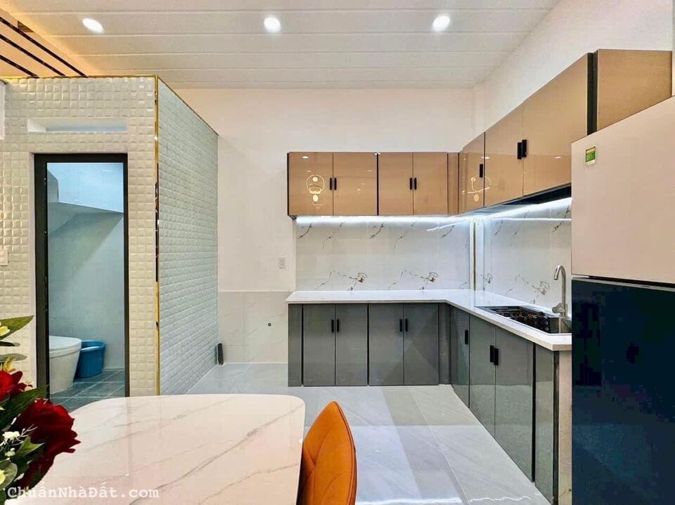 Chính chủ bán nhà 35m2 đường Lý Chính Thắng Võ Thị Sáu Q3. Sổ hồng riêng cho thuê 10tr/tháng