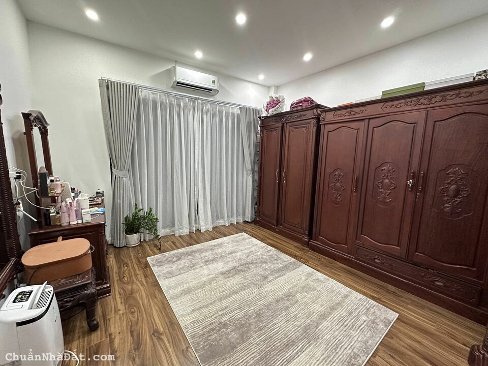 Nhà đẹp phố Văn Cao- Cách oto 30m- 3 Phút ra Hồ Tây Nhà đẹp phố Văn Cao- Cách oto 30m- 3 Phút ra Hồ Tây