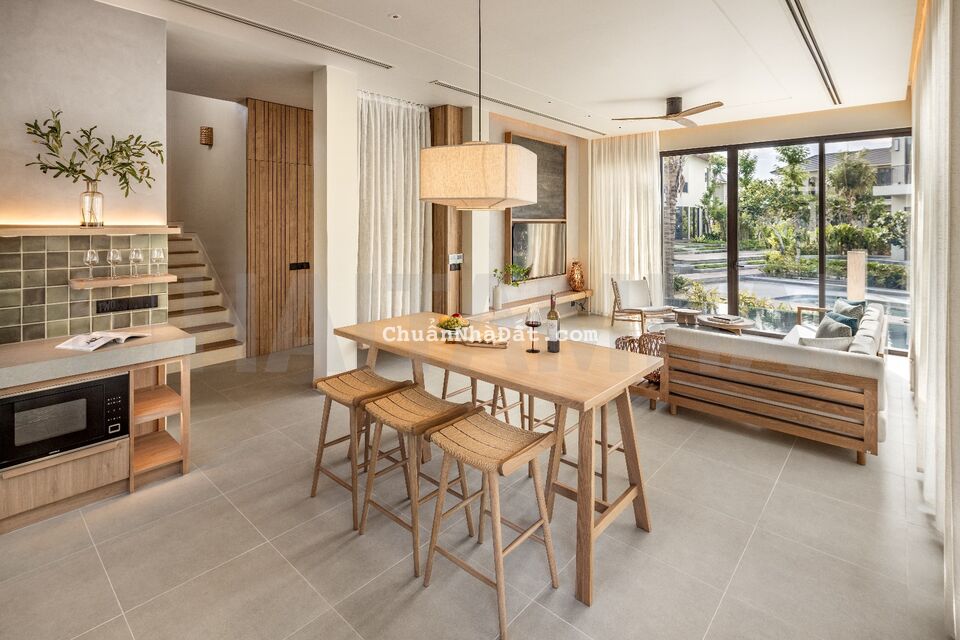 KHU NGHỈ DƯỠNG HOA LỆ HOÀNH TRÁNG TẠI PHỐ BIỂN TUY HÒA. KHU NGHỈ DƯỠNG HOA LỆ HOÀNH TRÁNG TẠI PHỐ BIỂN TUY HÒA.