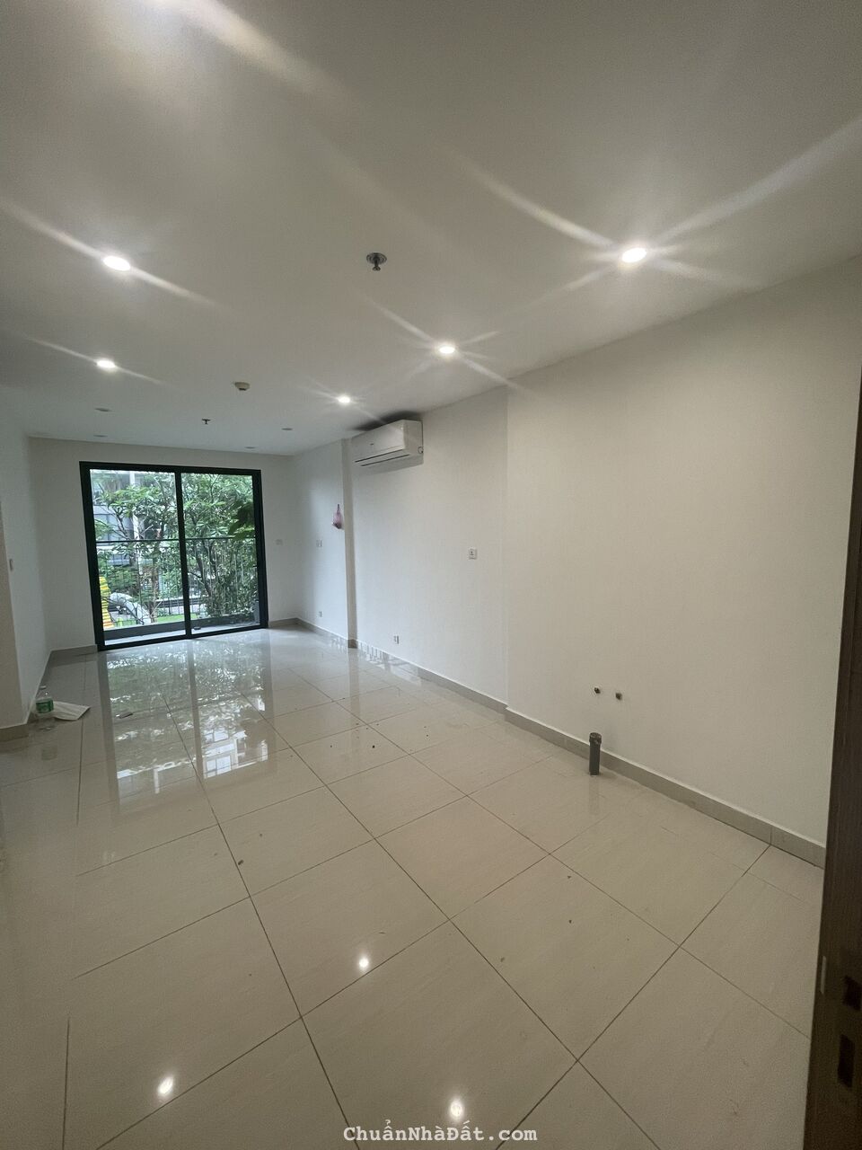 Bán căn hộ 2PN1WC tòa S1.11 Đông Nam 55m2 tầng thấp 1 - 10