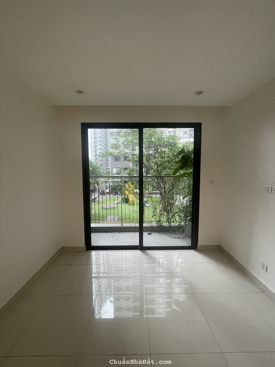 Bán căn hộ 2PN1WC tòa S1.11 Đông Nam 55m2 tầng thấp 1 - 10