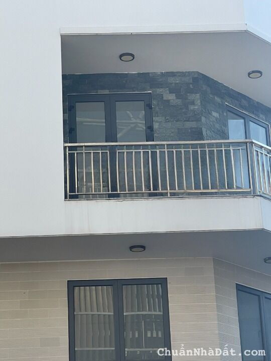 MẶT BẰNG NGUYỄN VĂN HƯỞNG - THẢO ĐIỀN QUẬN 2 - CHO THUÊ !!!