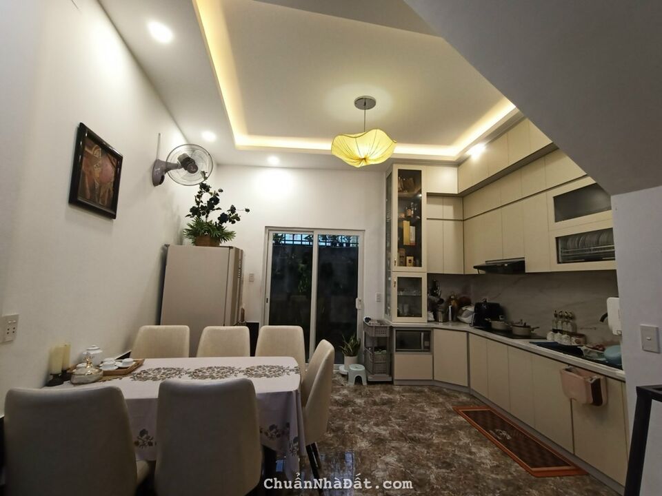 BÁN NHÀ GẤP HẺM XE HƠI GẦN ĐẠI HỌC GIAO THÔNG VẬN TẢI. NHỈNH 5 TỶ 