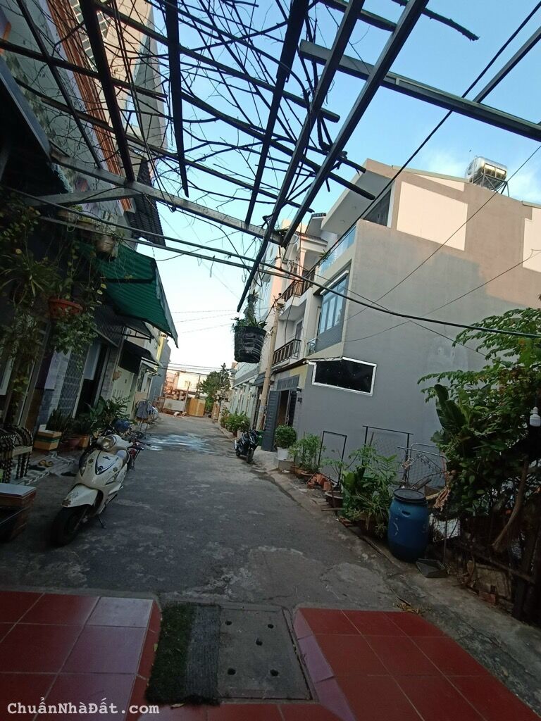 BÁN NHÀ GẤP HẺM XE HƠI GẦN ĐẠI HỌC GIAO THÔNG VẬN TẢI. NHỈNH 5 TỶ 