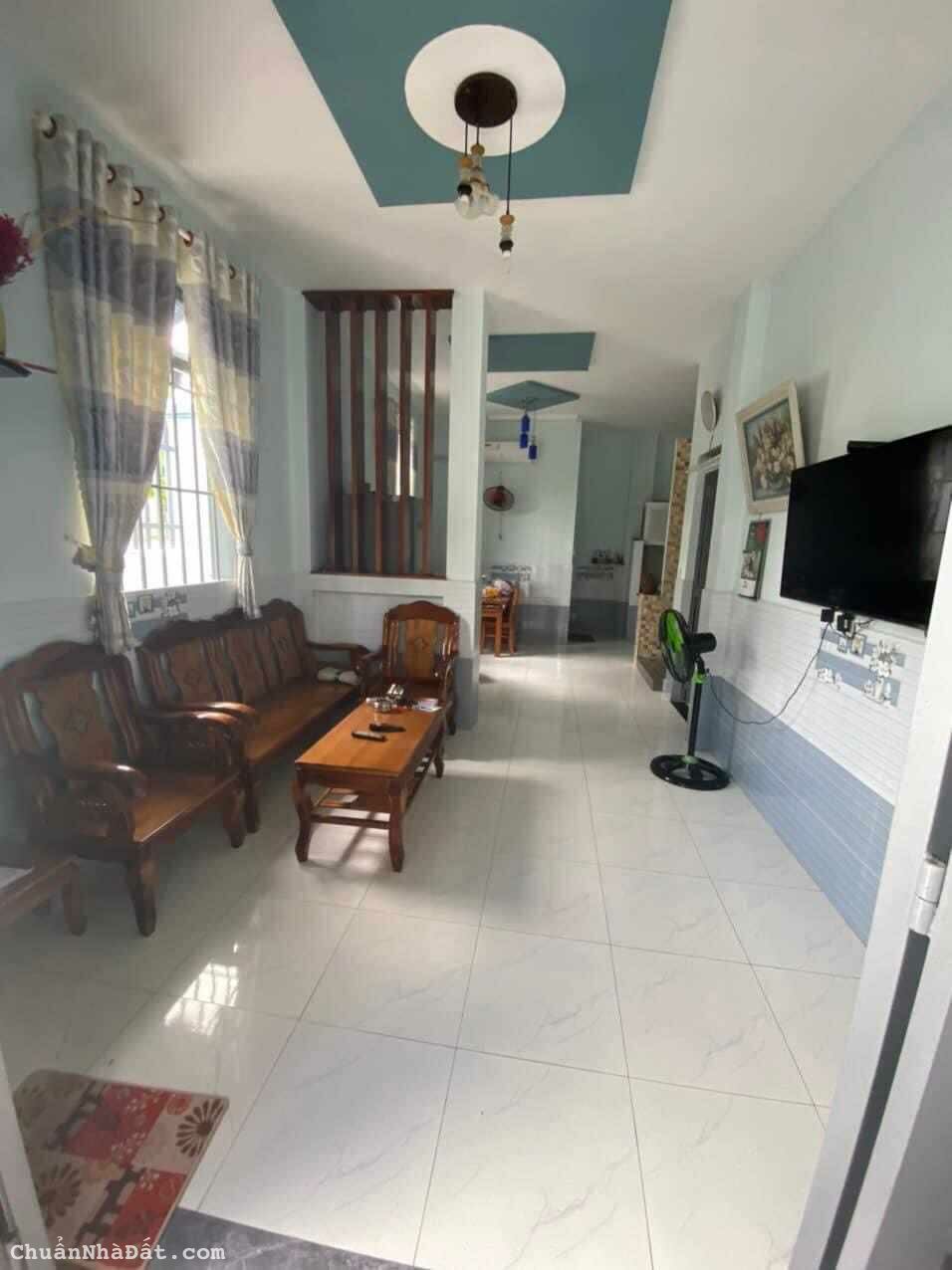 BÁN GẤP NHÀ LÔ 2 GÓC MẶT TIỀN HẺM XE HƠI ĐẬU TRƯỚC CỬA 82M2. NHỈNH 4 TỶ