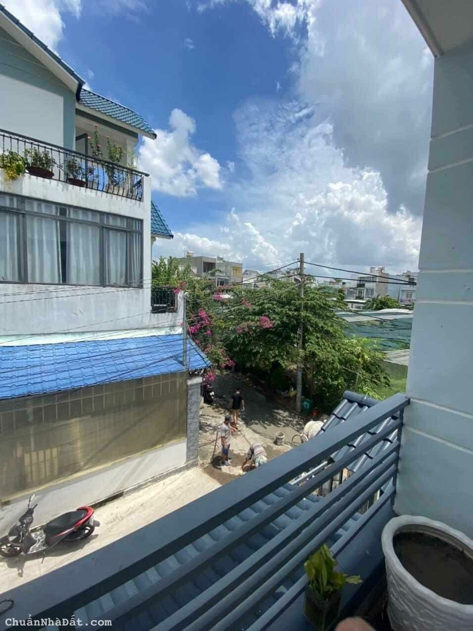 BÁN GẤP NHÀ LÔ 2 GÓC MẶT TIỀN HẺM XE HƠI ĐẬU TRƯỚC CỬA 82M2. NHỈNH 4 TỶ