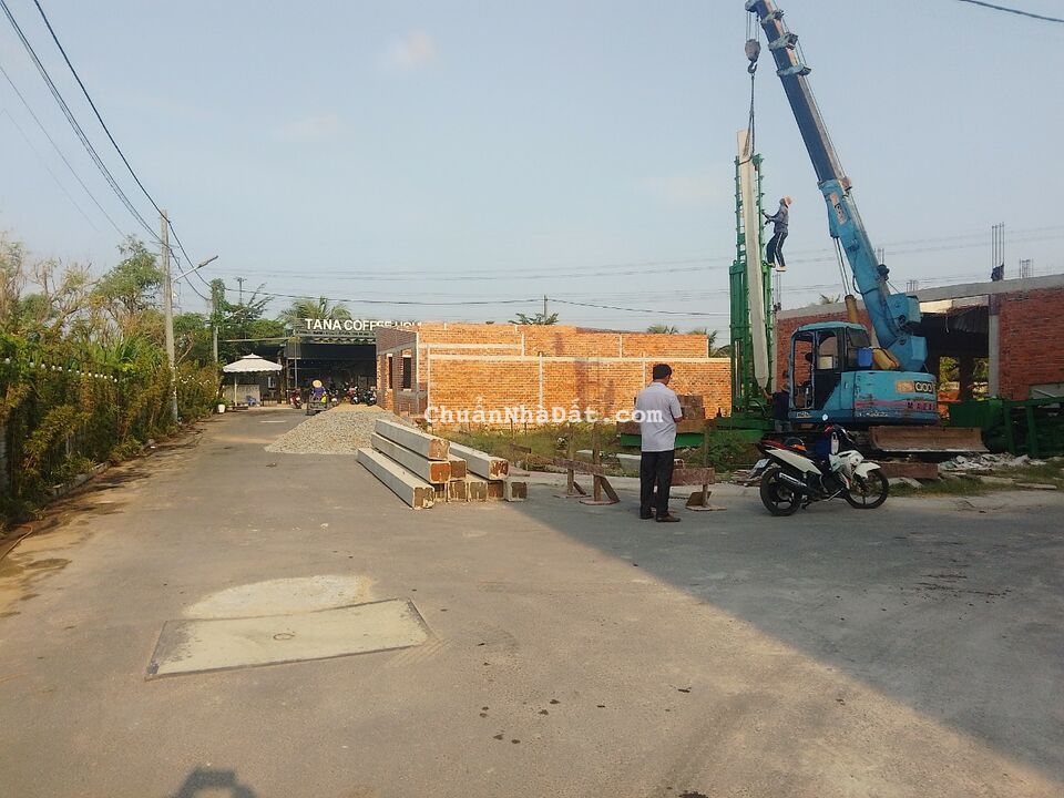 Đât Nền  Nhà Phố Thiết Kế Châu Âu Mặt Tiền Quôc Lộ 1 A thị trấn Tân Hiệp, Tiền Giang