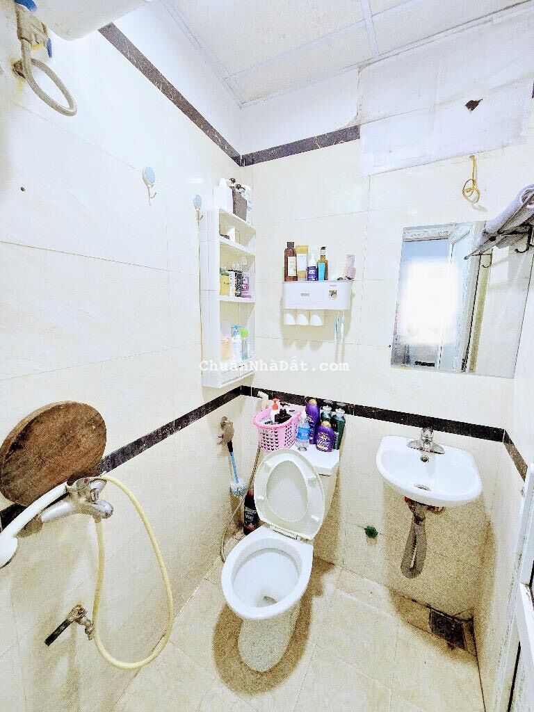 Bán tòa căn hộ mini Trường Chinh, 9 phòng, dòng tiền cao, giá 6.x tỷ, gần phố trung tâm 