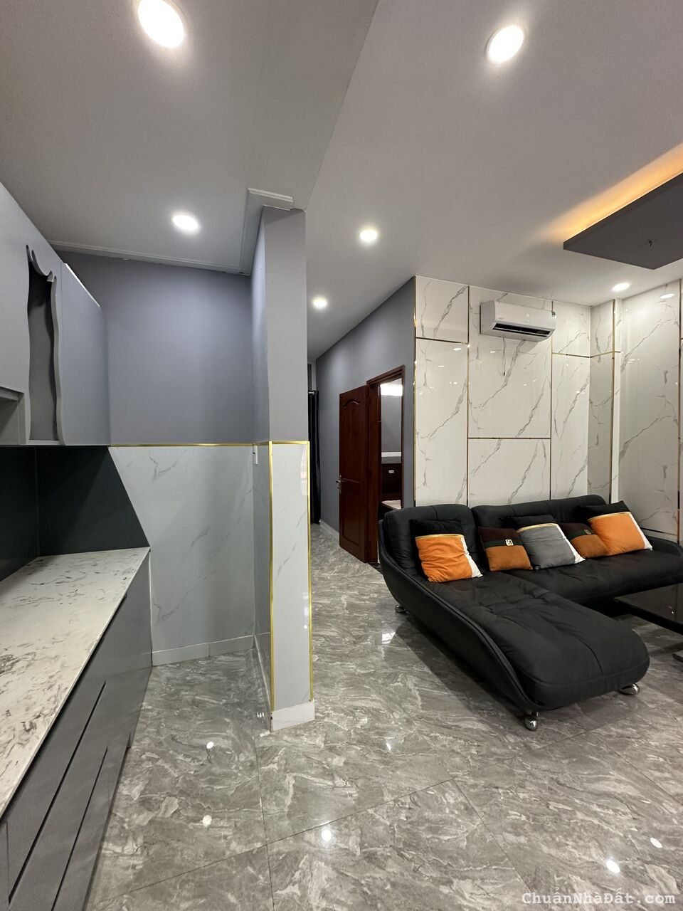 Bán nhà 3 tầng mặt tiền Lý Chính Thắng, Q3. 4x15 nở hậu - 9,2 tỷ tl