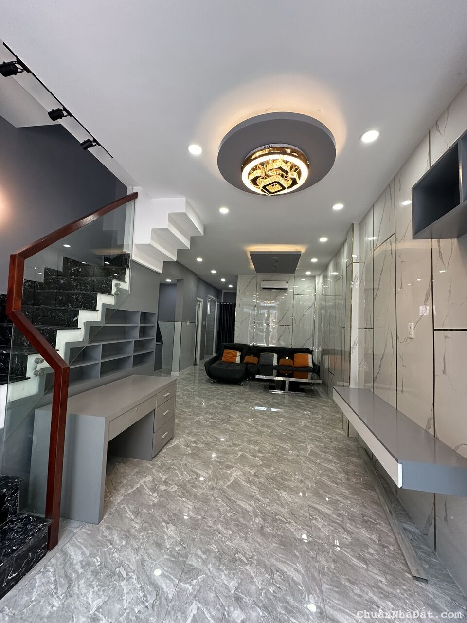 Bán nhà 3 tầng mặt tiền Lý Chính Thắng, Q3. 4x15 nở hậu - 9,2 tỷ tl