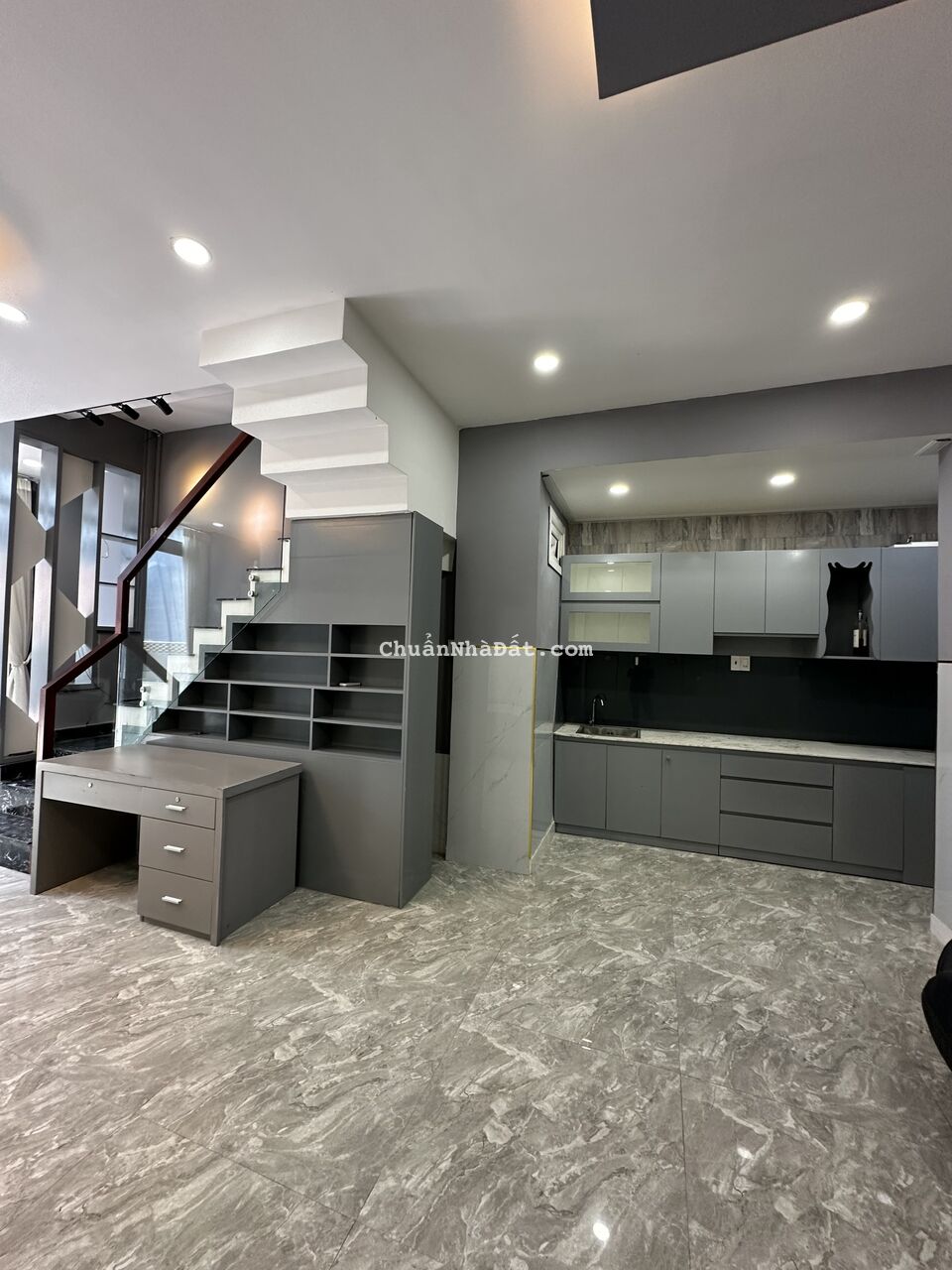 Bán nhà 3 tầng mặt tiền Lý Chính Thắng, Q3. 4x15 nở hậu - 9,2 tỷ tl