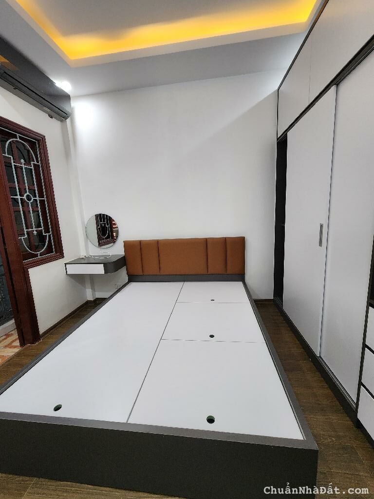 Bán nhà Bằng Liệt 36m2 5 tầng 3 mặt thoáng 4.82 tỷ