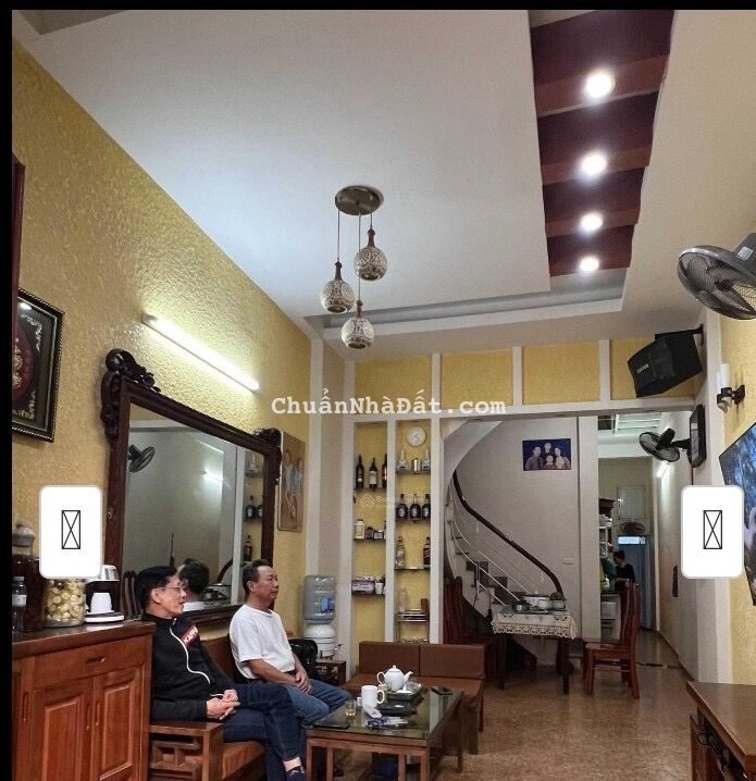 Nhà phân lô 35m * 5 tầng , Ô tô đỗ cửa ngay sát phố trung tâm Hai Bà Trưng