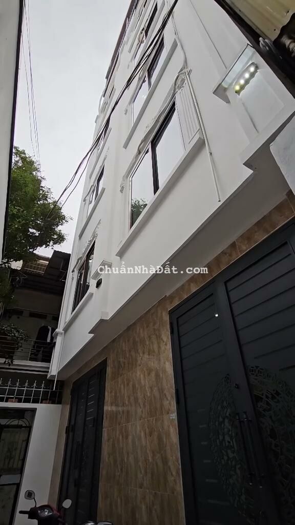 Bán nhà nhà 7 tầng, Thang máy , 9 phòng khép kín, 7.5 tỷ