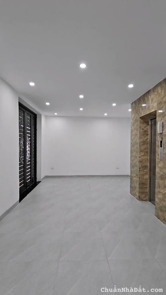 Bán nhà nhà 7 tầng, Thang máy , 9 phòng khép kín, 7.5 tỷ