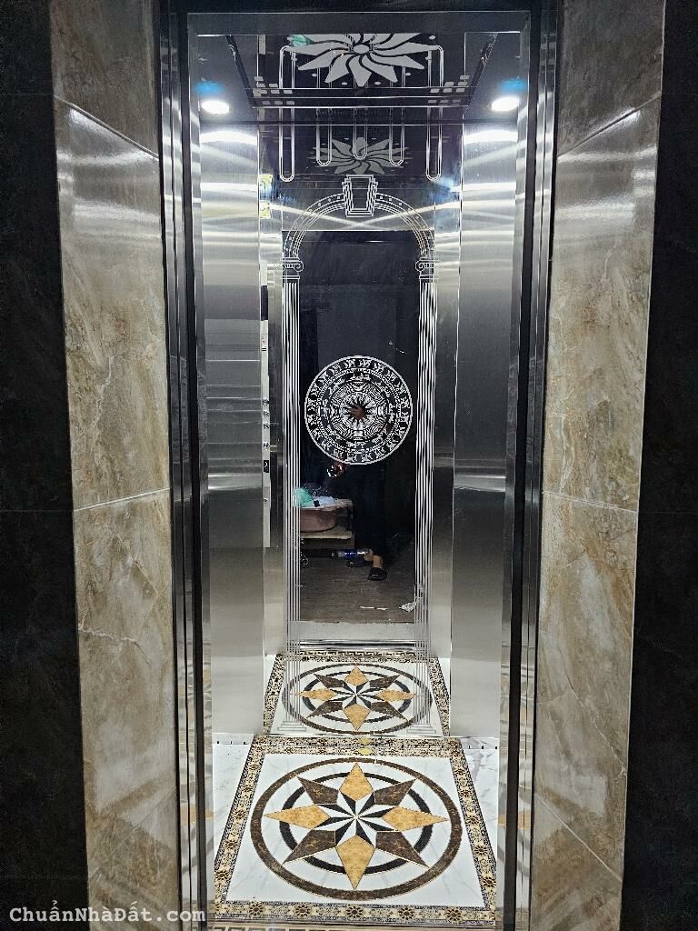 Bán nhà nhà 7 tầng, Thang máy , 9 phòng khép kín, 7.5 tỷ