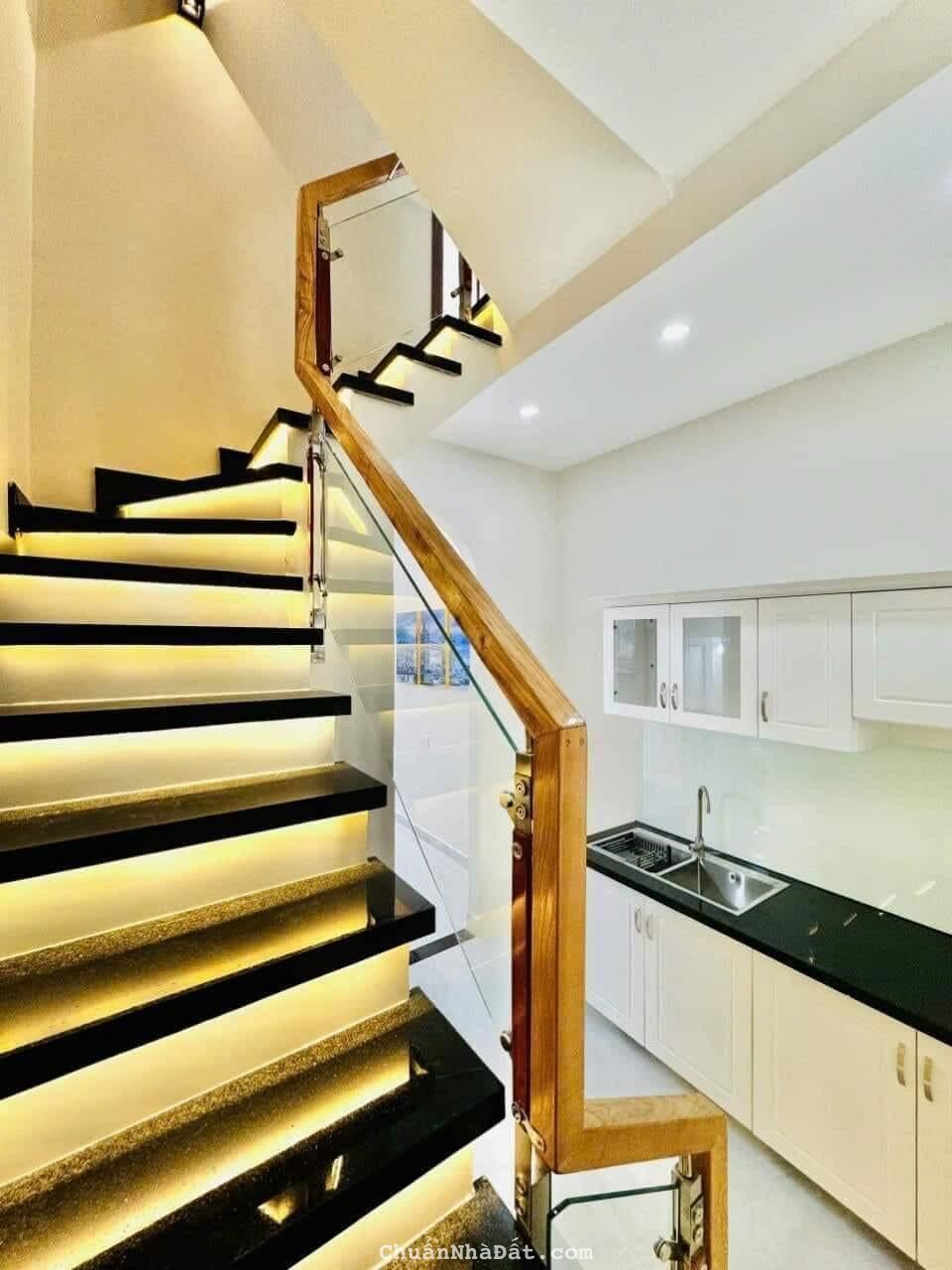 Cần bán nhà 32,8 hẻm 6m ở Hoàng Hoa Thám Phú Nhuận. Gần chợ cây Quéo giá 1tỷ850 sổ hồng riêng sẵn 