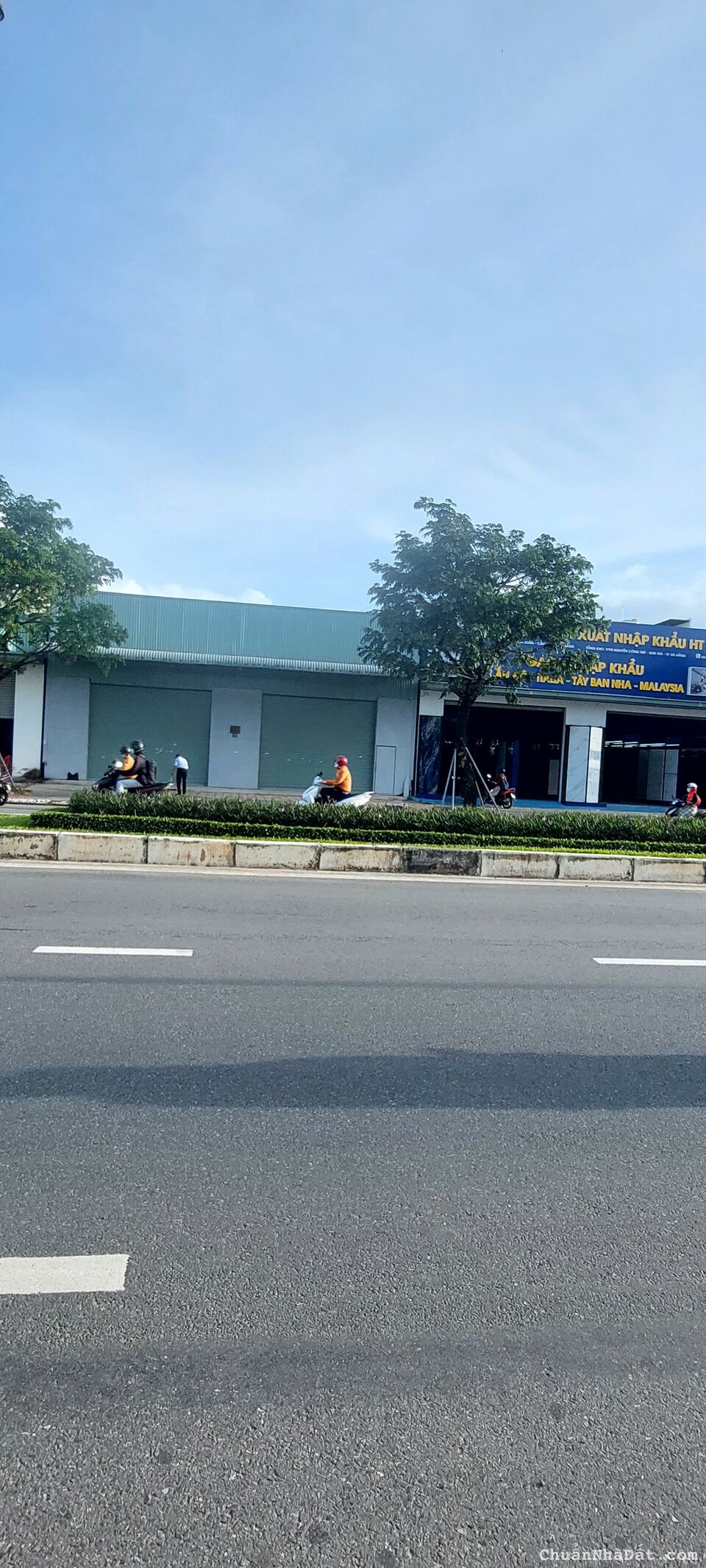 Bán đất tặng kho MT đường Võ Chí Công, Hòa Xuân, Cẩm Lệ, Đà Nẵng. Mt 15m, dt 277.5m2. Giá 20 tỷ Bán đất tặng kho MT đường Võ Chí Công, Hòa Xuân, Cẩm Lệ, Đà Nẵng. Mt 15m, dt 277.5m2. Giá 20 tỷ