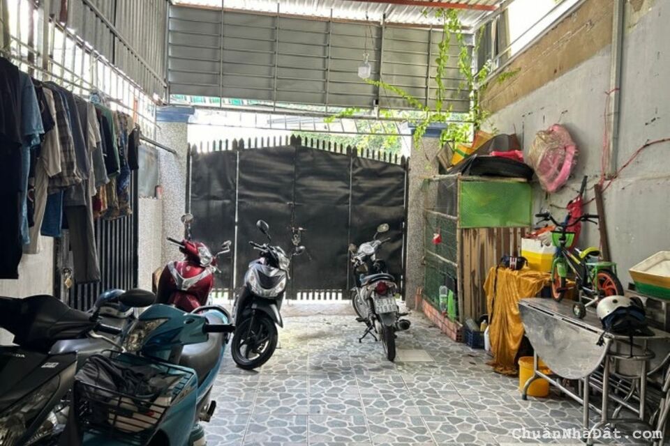 Bán nhà C4, hẻm xe hơi né nhau, DT 116m2 nở hậu, chỉ 53tr/m2, Linh trung, Thủ Đức.