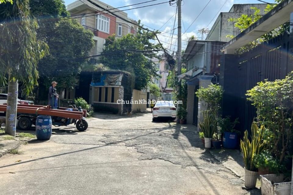 Bán nhà C4, hẻm xe hơi né nhau, DT 116m2 nở hậu, chỉ 53tr/m2, Linh trung, Thủ Đức.