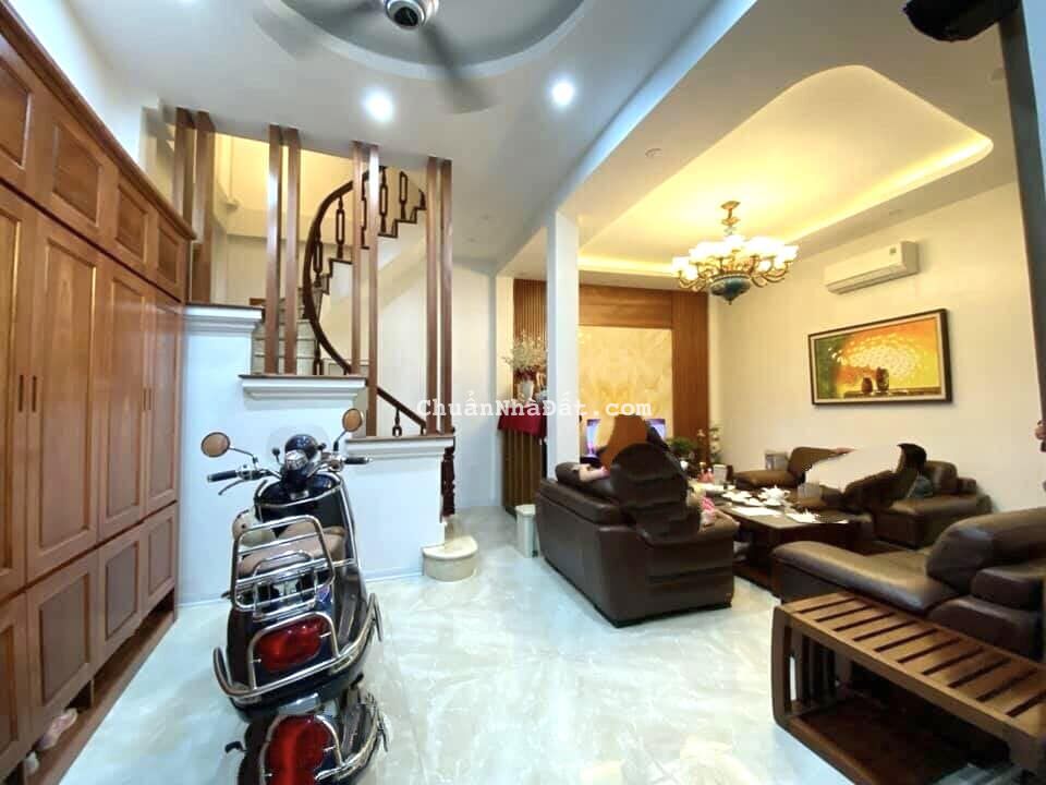 Bán nhà riêng ngõ 63 Thái Thịnh 40,5m2 5T MT 6,5m Ô Tô Giá Chỉ 7,5 Tỷ