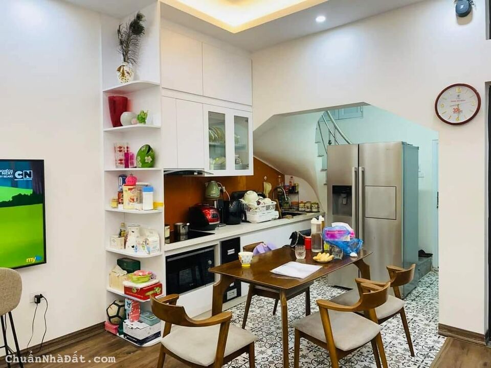 Bán nhà riêng ngõ 10 Tôn Thất Tùng 50m2, MT 4,5m Ô Tô Giá Chỉ 5,6 Tỷ