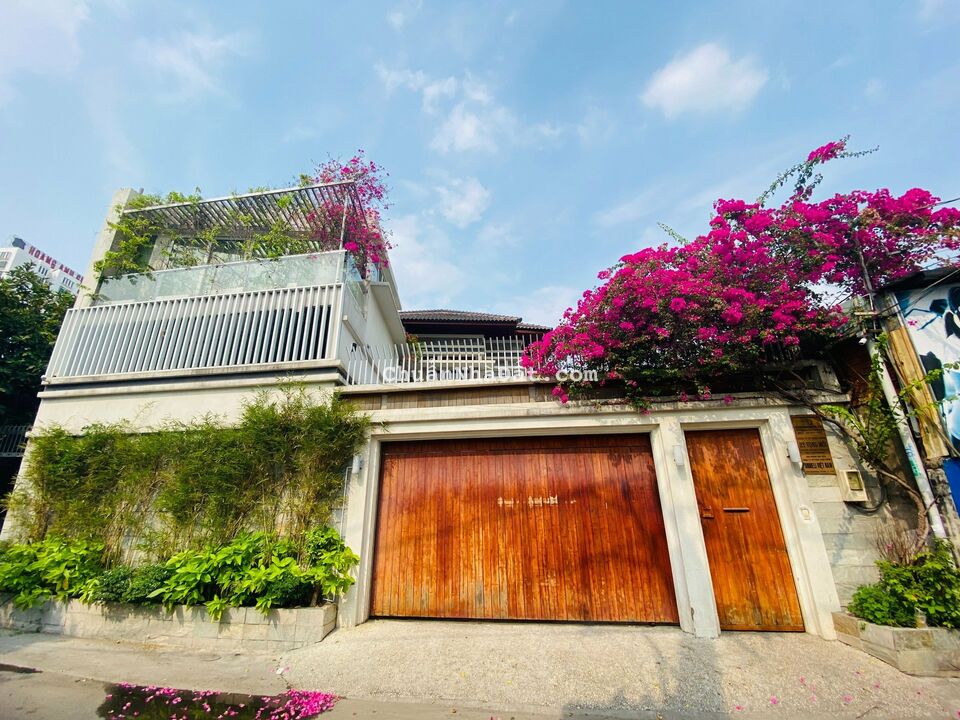 Bán biệt thự khu Kiều Đàm P Tân Hưng Quận 7, DT: 15x27m, 3 lầu, giá: 50 tỷ TL Bán biệt thự khu Kiều Đàm P Tân Hưng Quận 7, DT: 15x27m, 3 lầu, giá: 50 tỷ TL