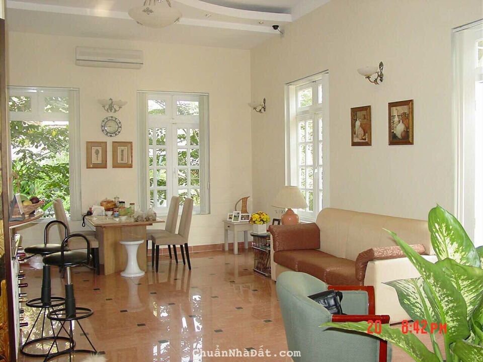 Bán biệt thự LK8-2 Bát Nàn P Bình Trưng Tây Quận 2, DT: 22x15m, 3 tầng, giá: 40 tỷ TL