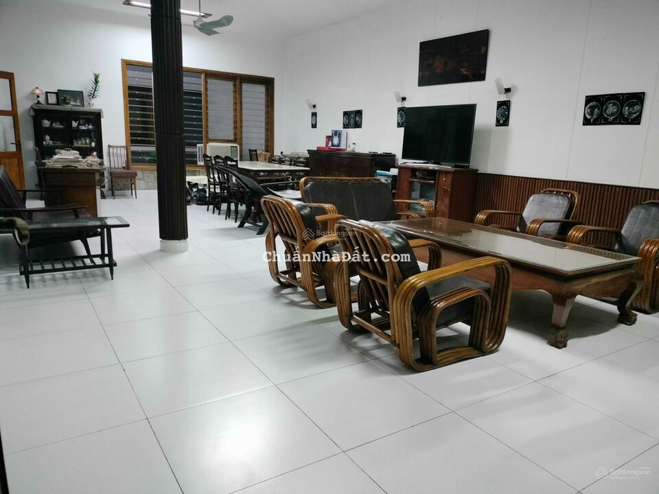 Bán biệt thự Lý Văn Phức Quận 1, DT: 10x24m, 4 lầu + hồ bơi, giá: 125 tỷ TL