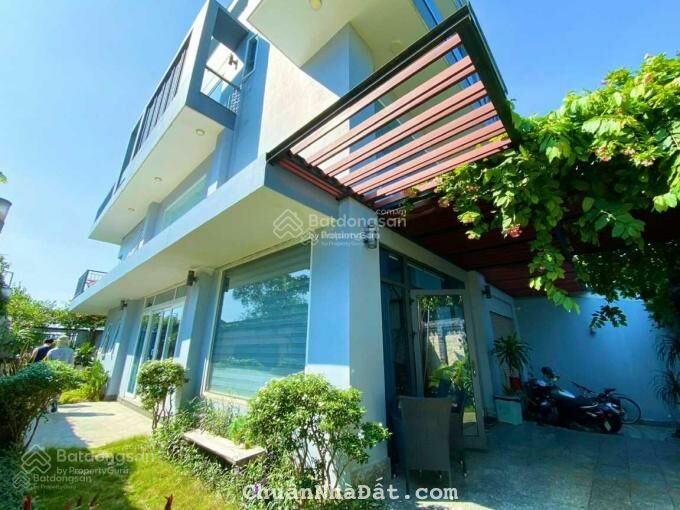 Bán biệt thự mặt tiền Nguyễn Thành Ý Quận 1, DT: 10x24m, 4 lầu + hồ bơi, giá: 125 tỷ TL Bán biệt thự mặt tiền Nguyễn Thành Ý Quận 1, DT: 10x24m, 4 lầu + hồ bơi, giá: 125 tỷ TL