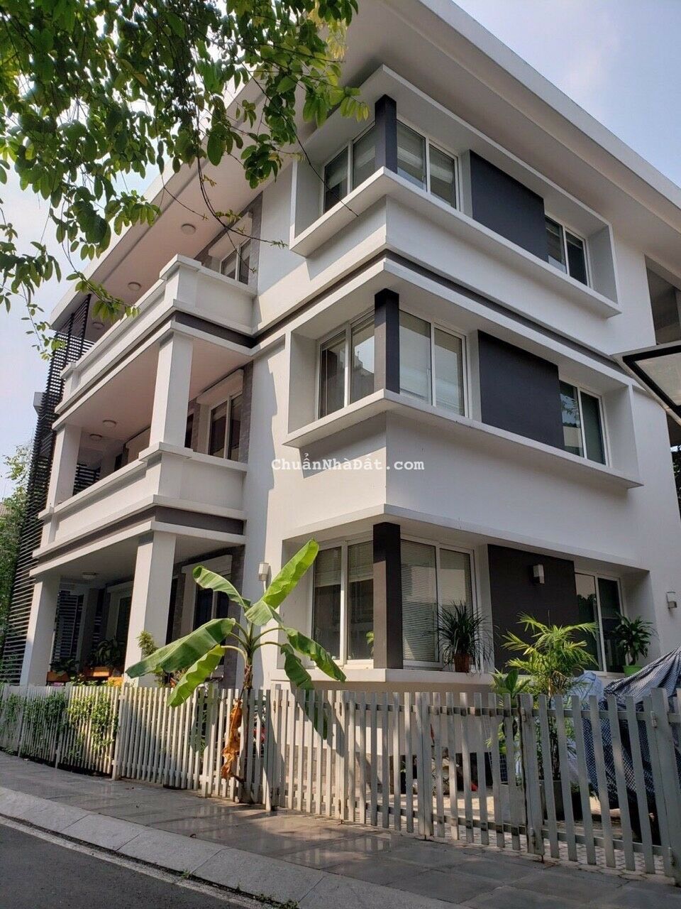 Bán biệt thự khu Him Lam Quận 7, DT: 20x20m, Hầm + 4 lầu + thang máy + 8PN, giá: 87.5 tỷ TL