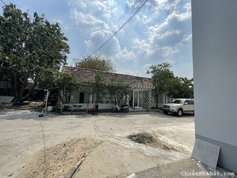 Cho thuê nhà xưỡng đường Dương Công Khi H Hpcs Môn, DT: 47x152m2, Giá : 250tr thương lượng Cho thuê nhà xưỡng đường Dương Công Khi H Hpcs Môn, DT: 47x152m2, Giá : 250tr thương lượng