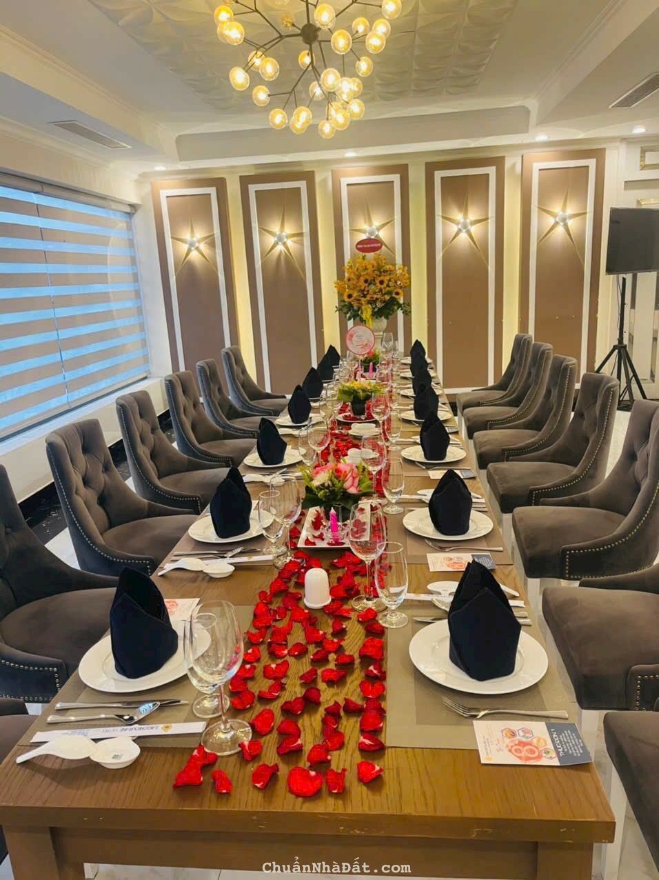 Bán nhà 18 Bùi Thị Xuân Quận 1, DT: 5.3x33m, Hầm + 12 tầng + 44 phòng, giá:110 tỷ TL